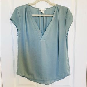 H&M V neck short sleeve blouse-new
